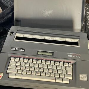 Vintage Charm: Your Perfect Companion - Used Smith Corona Word Processor DX 4000